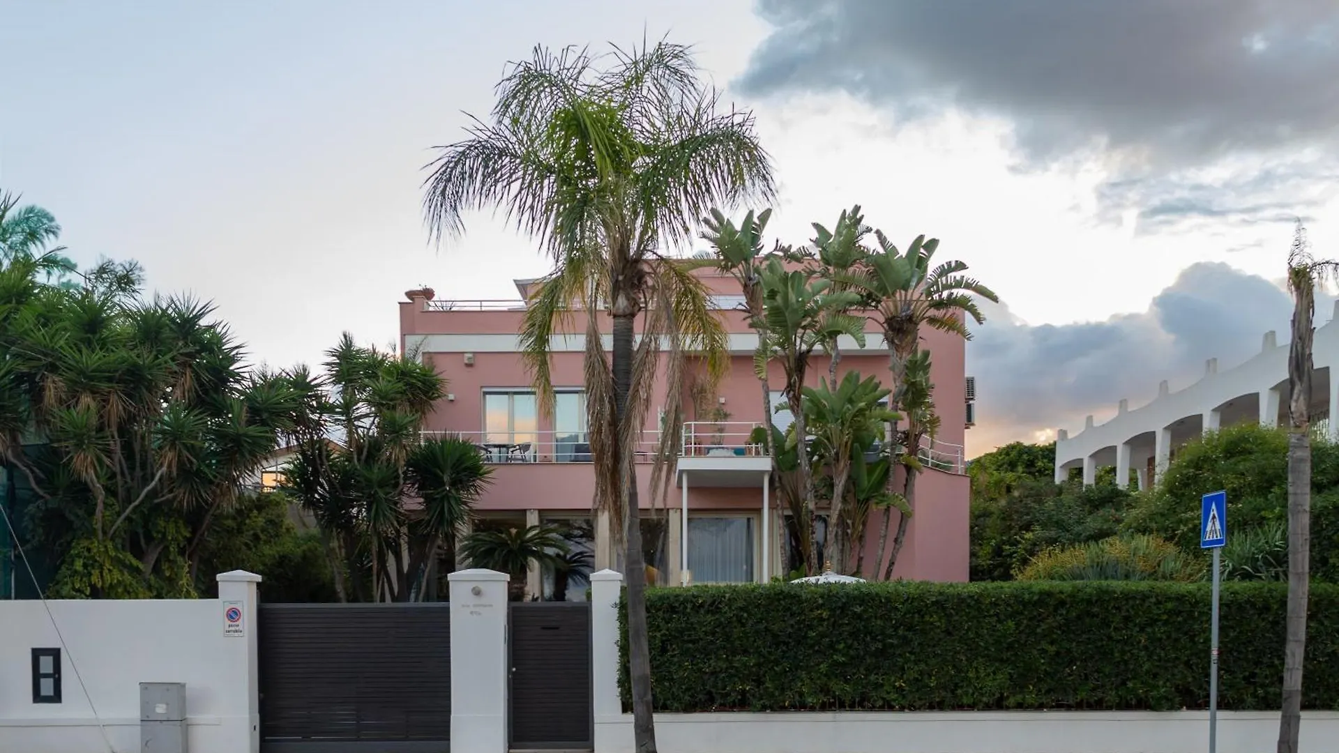 Villa Olimpia Mondello Konukevi